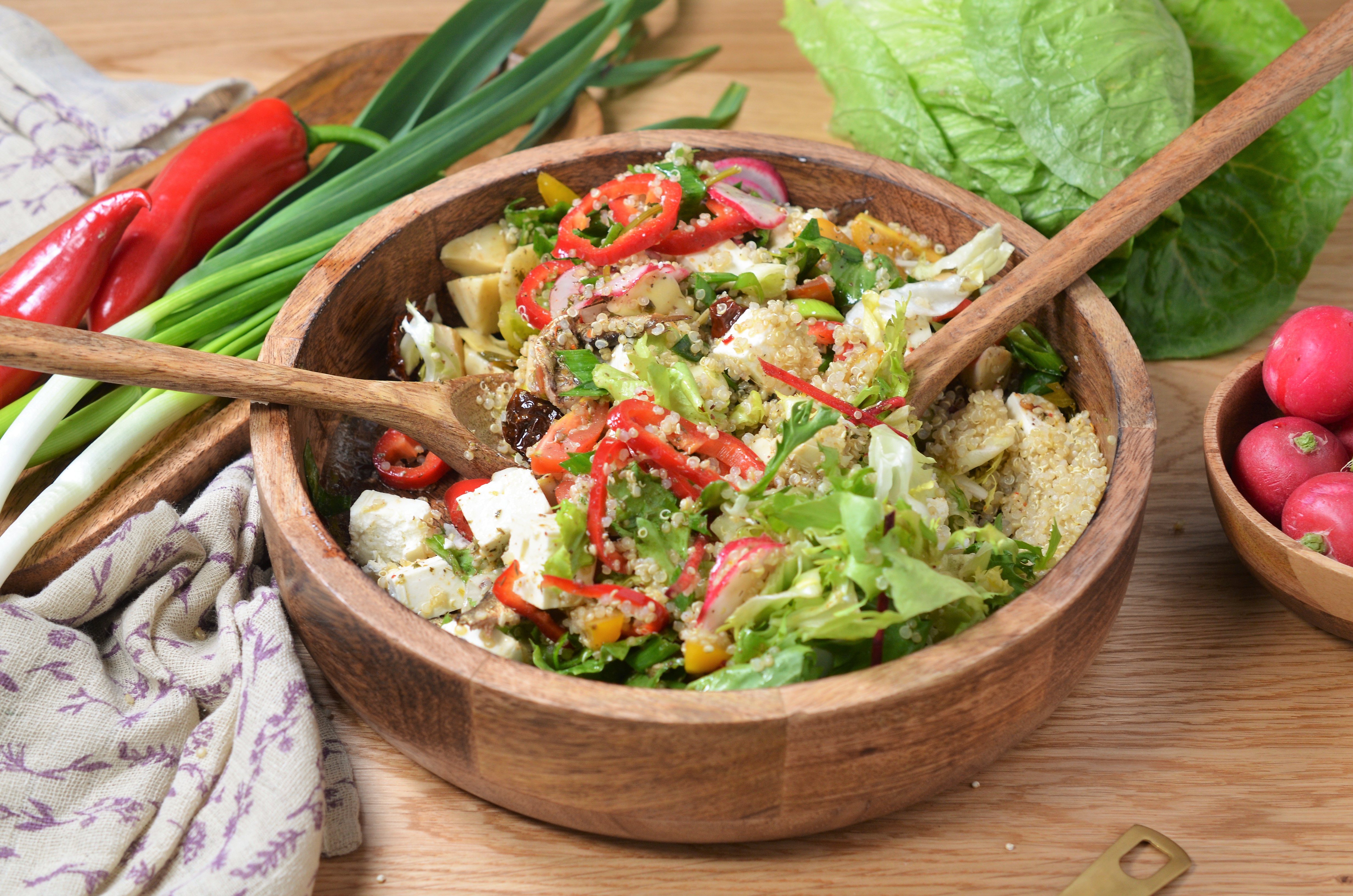salata de quinoa in stil grecesc