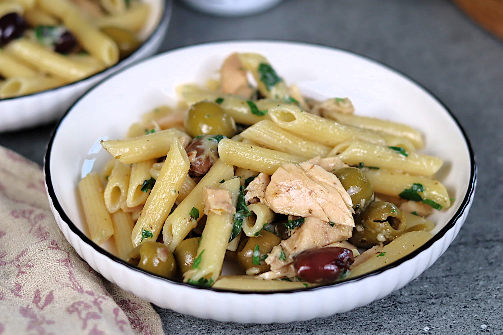 Penne al tonno in bianco sau Penne cu ton