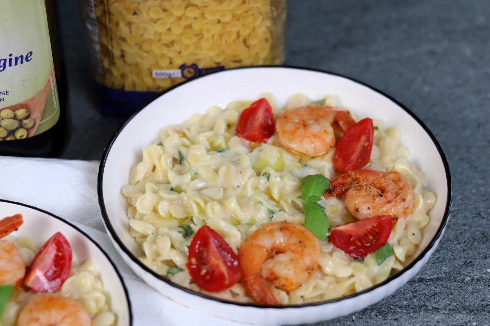 Farfalline cremoase cu parmezan si usturoi