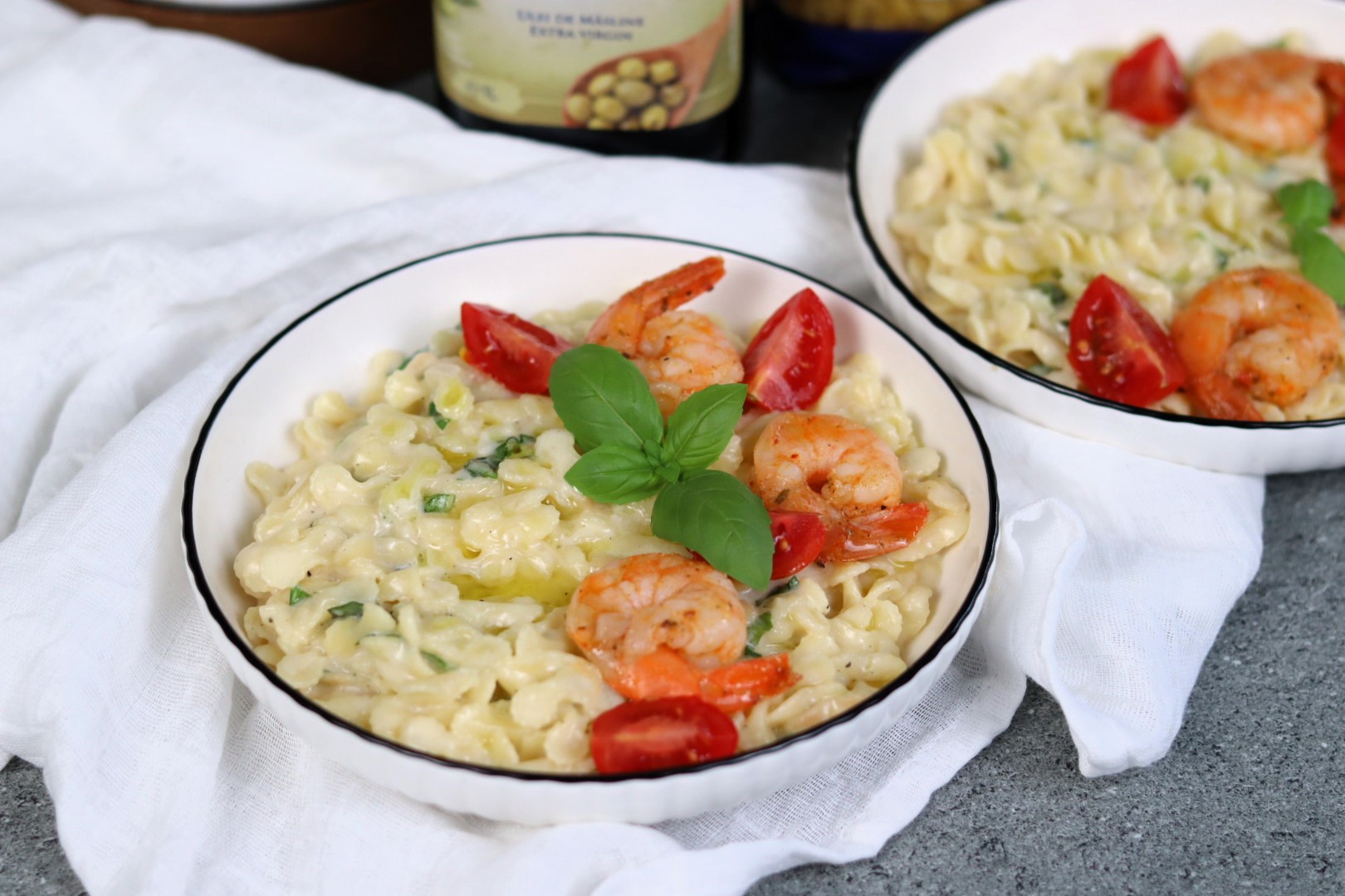 Farfalline cremoase cu parmezan si usturoi