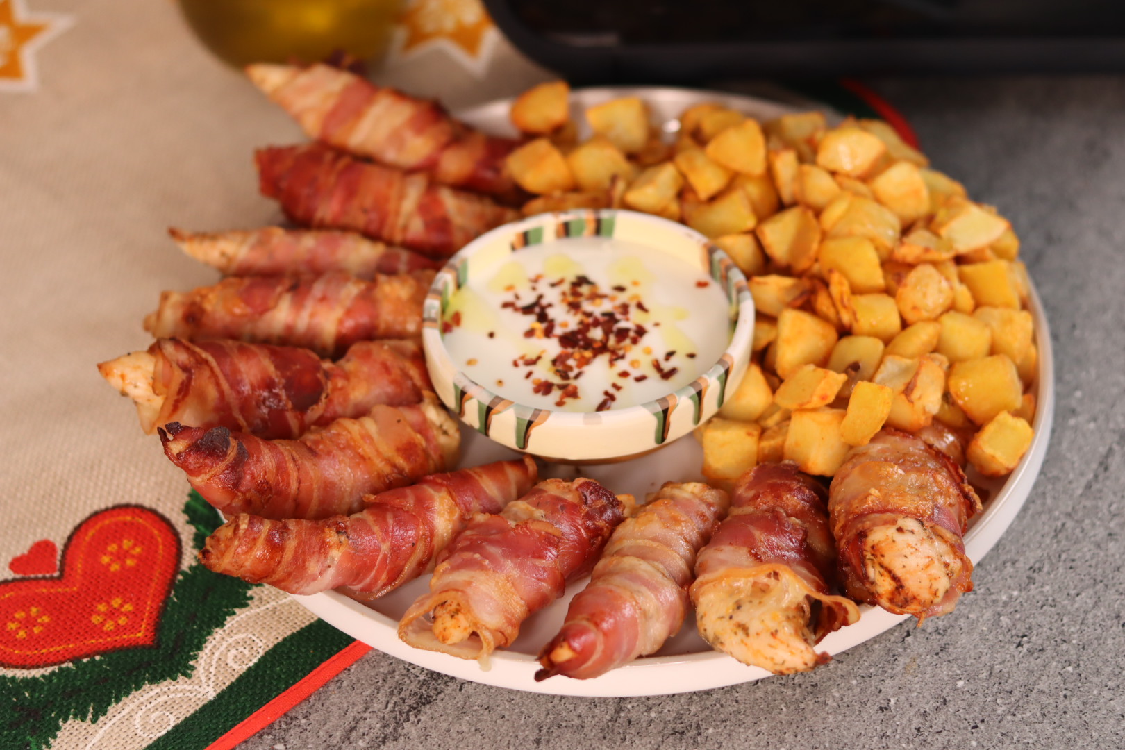 Rulouri de pui cu bacon si cascaval